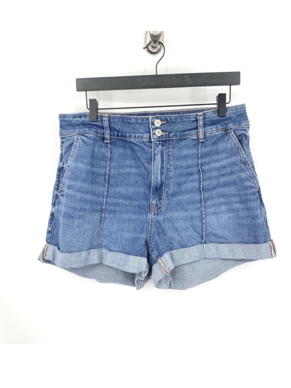 American Eagle Women Size 12 Shorts Light Wash Denim Jean Mom Strigid Cuff High
